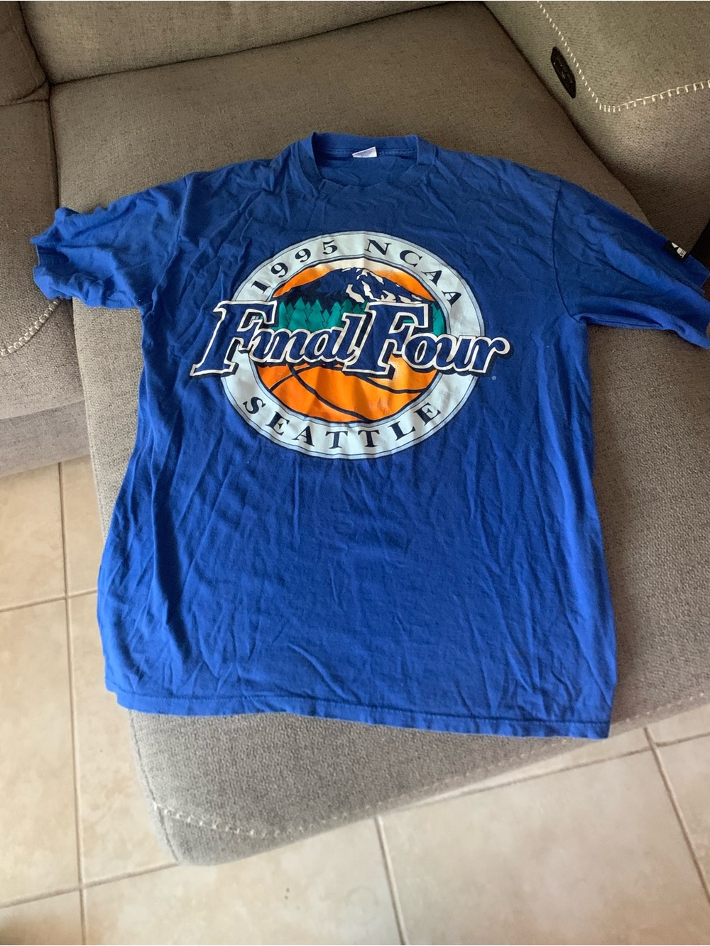 Vintage 1995 Starter Seattle Final Four Logo T-Shirt